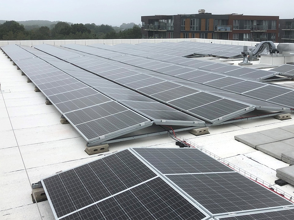 Duurzaam en financieel voordelig: 400 PV-panelen op het dak