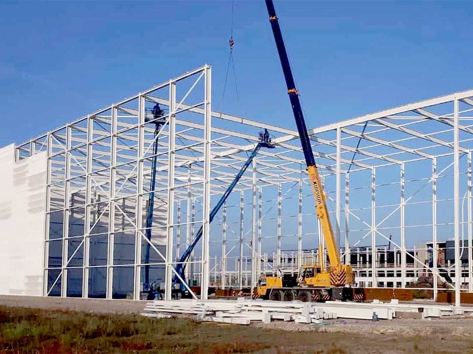 600 ton staal voor constructie van hoogbouwmagazijn
