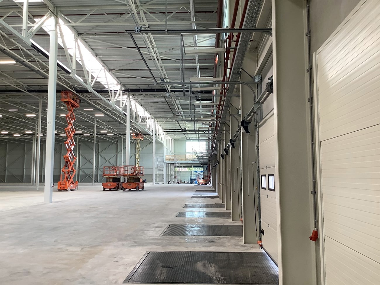 Eerste Fase Van XXL distributiecentrum Op Voormalige Philips site Wordt 