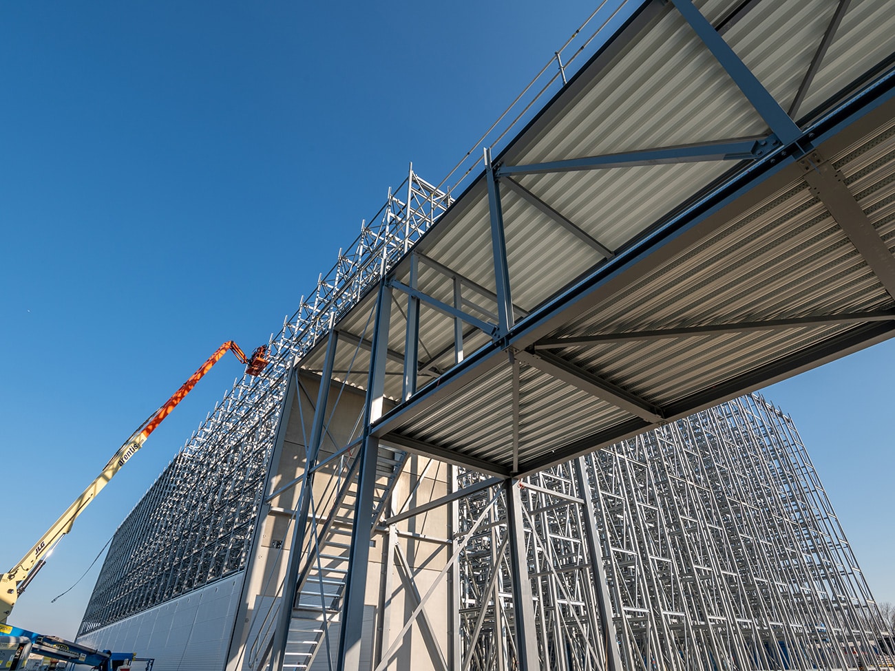 110 meters long, 52 meters wide and 25 meters high. High-tech high-rise ...