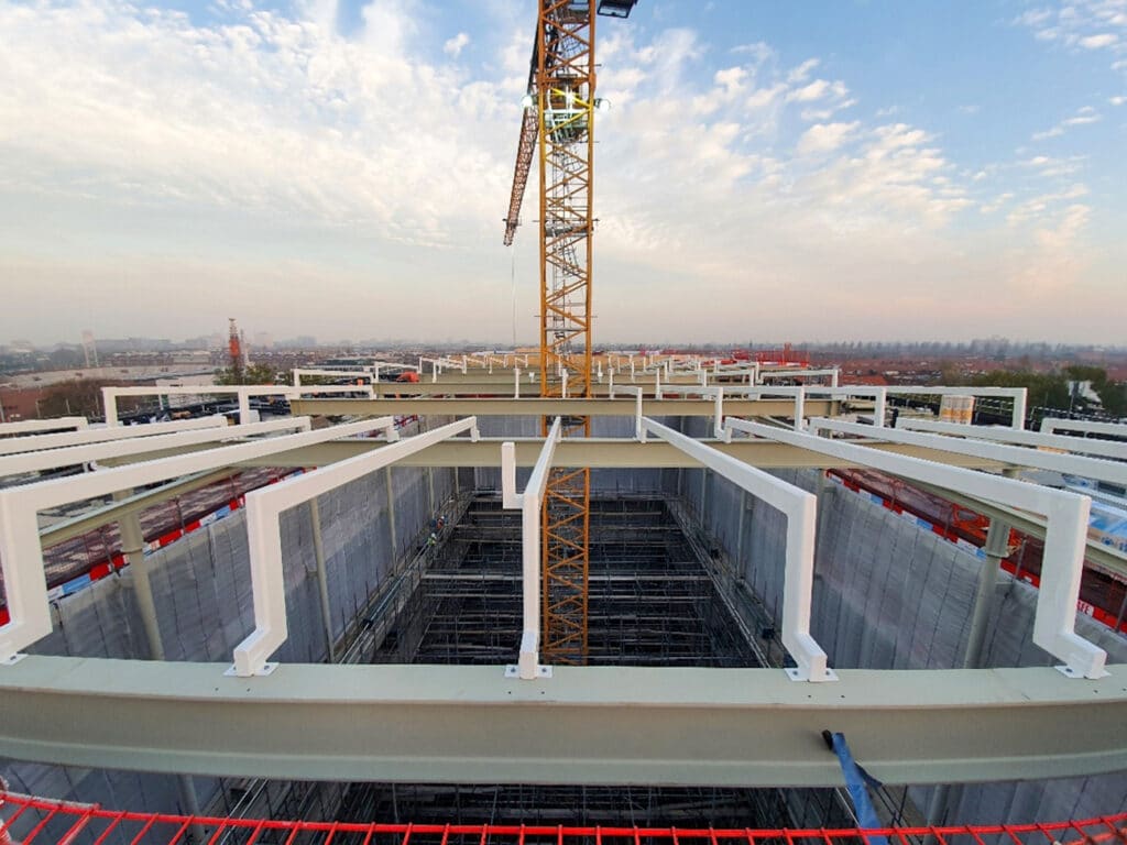 1.500 ton staal houdt atrium EDGE Stadium in evenwicht